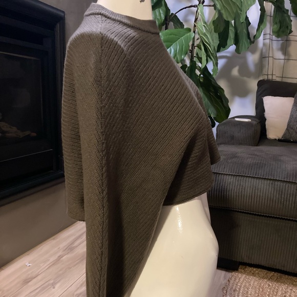 Merino Wool Crop Sweater - Picture 6 of 6